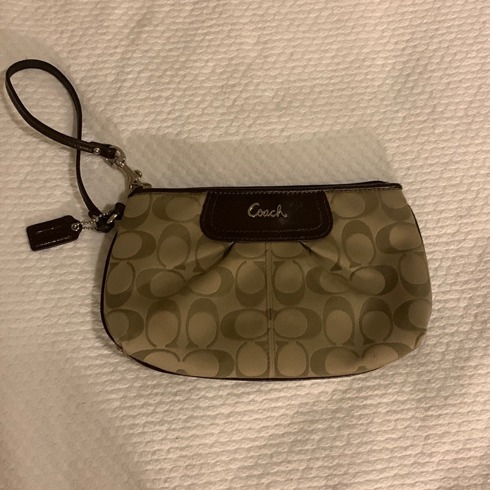 Coach - Wristlet - LIKE NEW